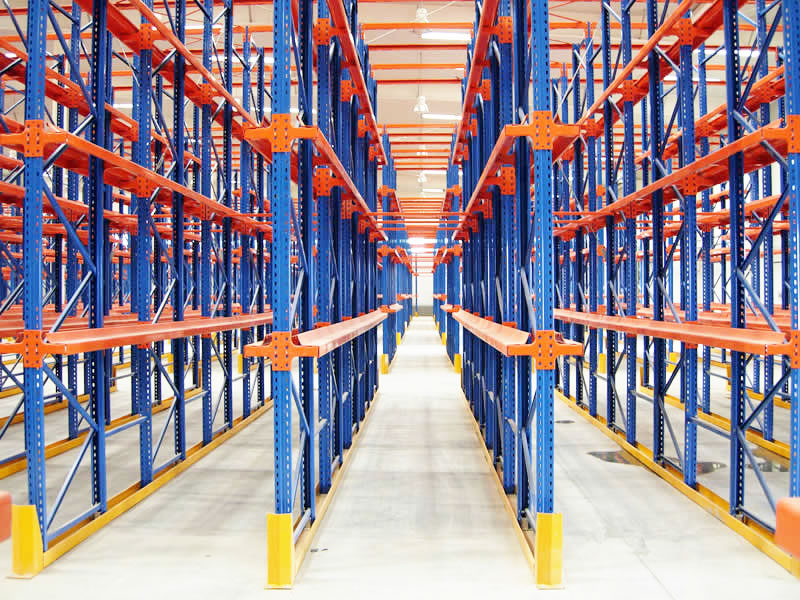 駛入式貨架（jià）